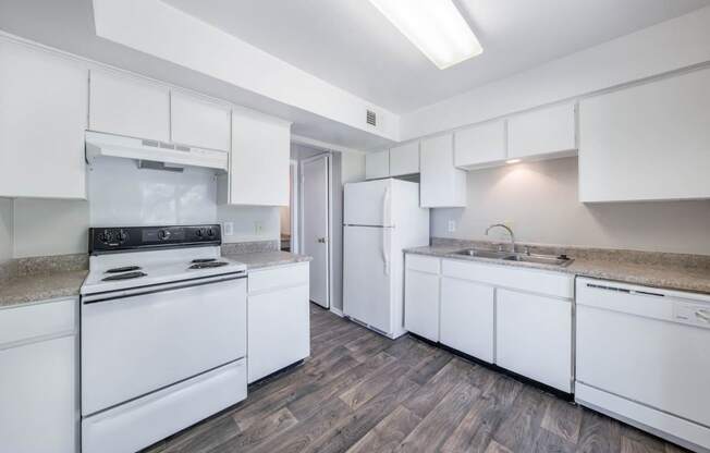 Augusta: Kitchen, at Westdale Hills, Texas