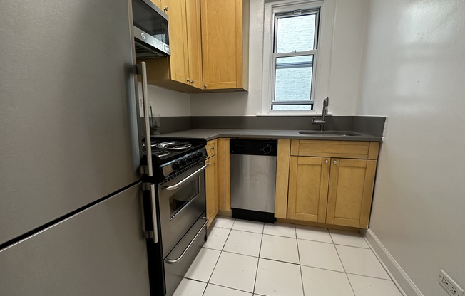 217 E 66 ST