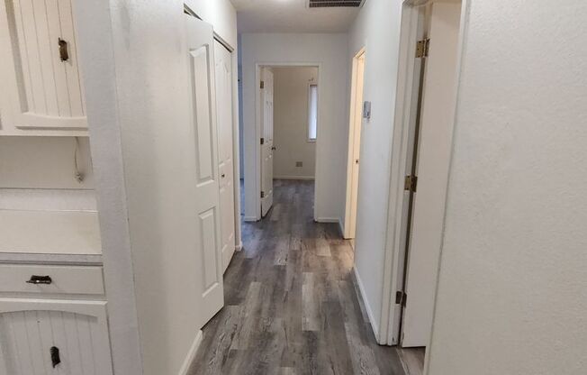 2 beds, 1 bath, $1,100, Unit 1049