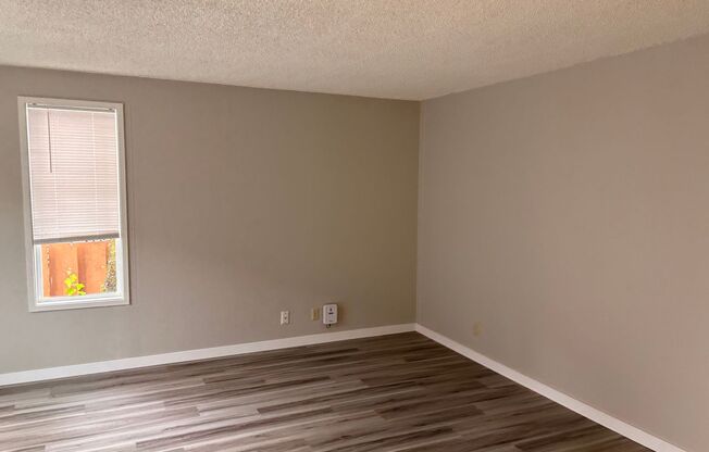 ZhH608 - R Street Apts