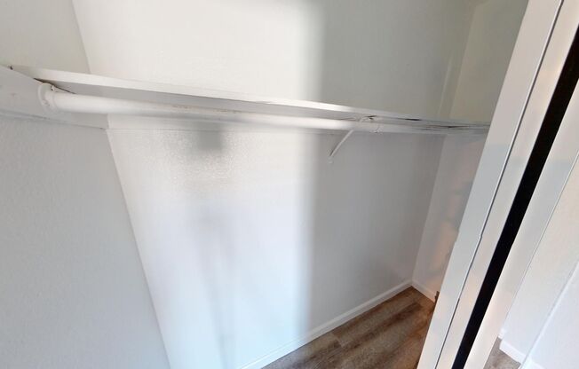 2 beds, 1 bath, 900 sqft, $1,390, Unit 25