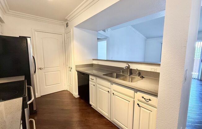 1 bed, 1 bath, $1,250, Unit # 2011