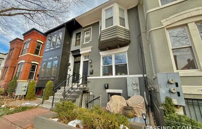 633 14 ST NE