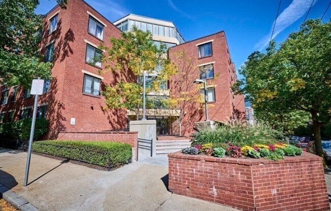 3 beds, 2 baths, 1,280 sqft, $4,800, Unit 415