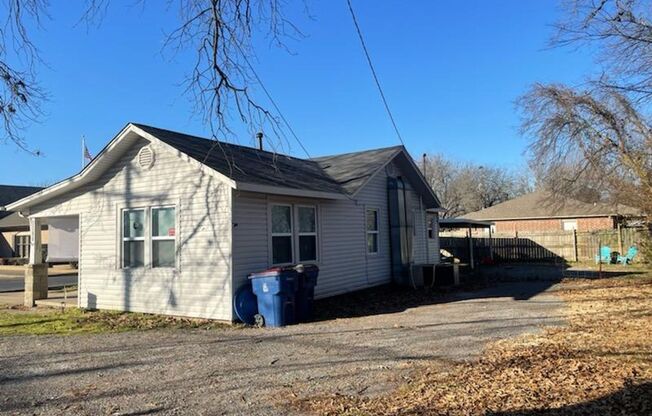 2 bed/1 bath house