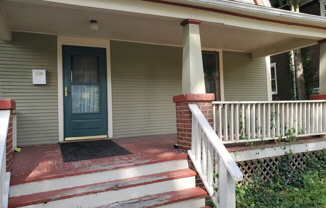 3 bd, 2 ba house, walk to downtown, by Columbia College, w/d, hardwoods, lawncare provided