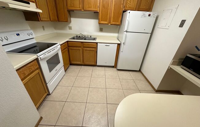 Cozy End-Unit Condo in Gated Community