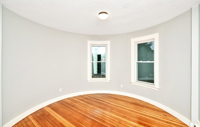 8 SUMNER SQ
