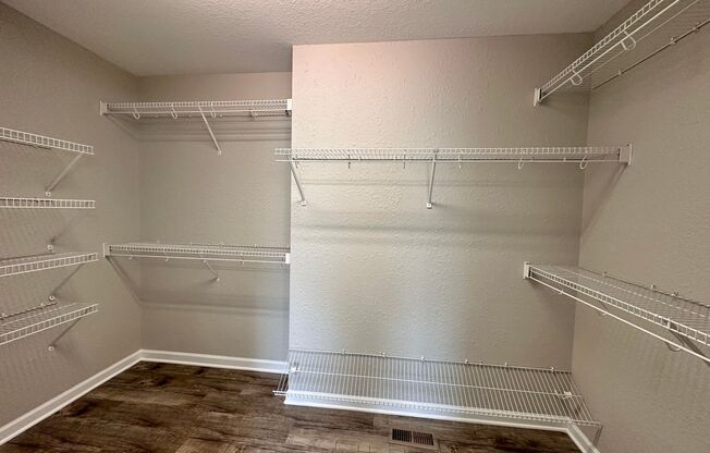 2 beds, 2.5 baths, 1,165 sqft, $1,705, Unit #  907