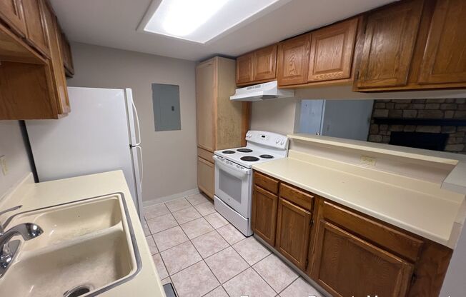 3 beds, 2 baths, $2,095