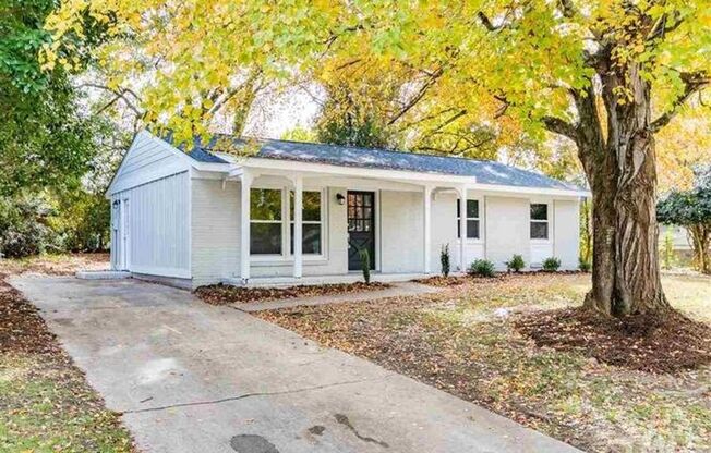 Gorgeous 3/1 Renovated single family home in SE Raleigh - Pet Friendly with Fenced-in Backyard!