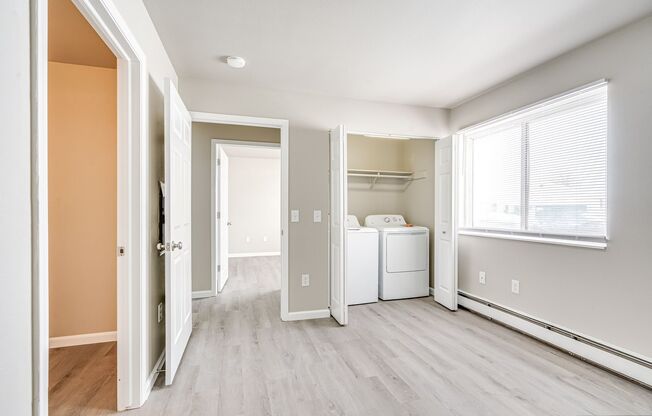 3 beds, 1.5 baths, 1,300 sqft, $1,699, Unit 105 - 01