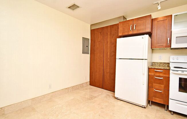 2 beds, 1 bath, $1,795