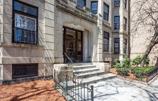 4 beds, 2 baths, $8,000, Unit 26