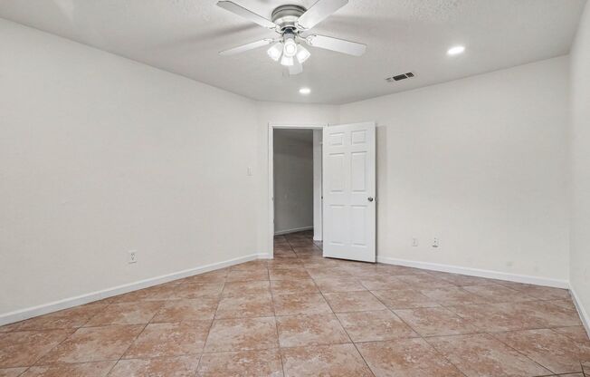 4 beds, 2 baths, $1,725