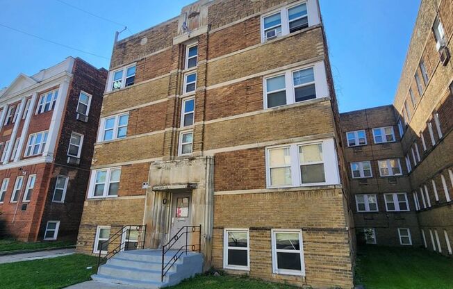 2826 E 130 ST
