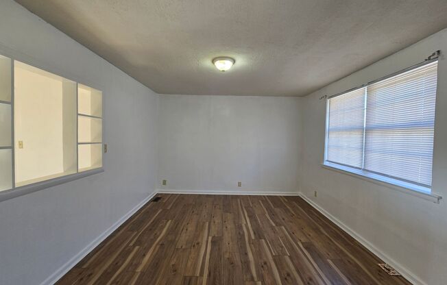 3 beds, 1 bath, $1,250