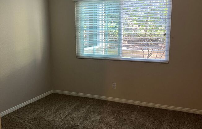 2 beds, 1 bath, 900 sqft, $3,075, Unit E121