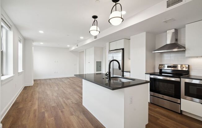 1 bed, 1 bath, 764 sqft, $3,030, Unit 905
