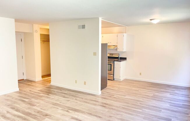 1 bed, 1 bath, 700 sqft, $2,795, Unit 402