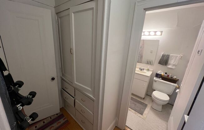 2 beds, 1 bath, 1,100 sqft, $1,350, Unit 12