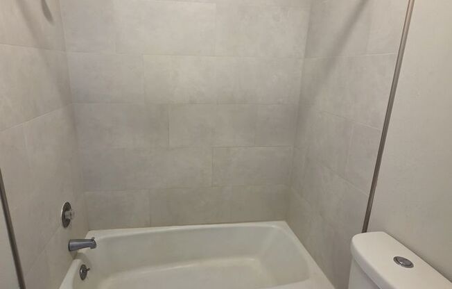 1 bed, 1 bath, 676 sqft, $1,125, Unit 25 - 216