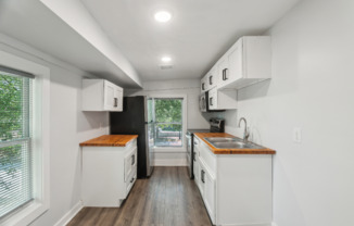 502 W 48 ST