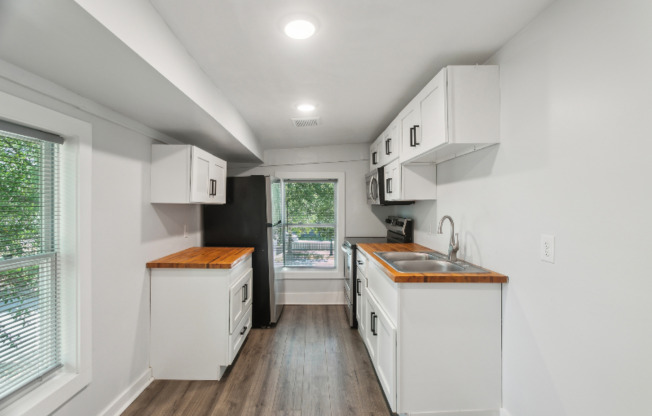 502 W 48 ST