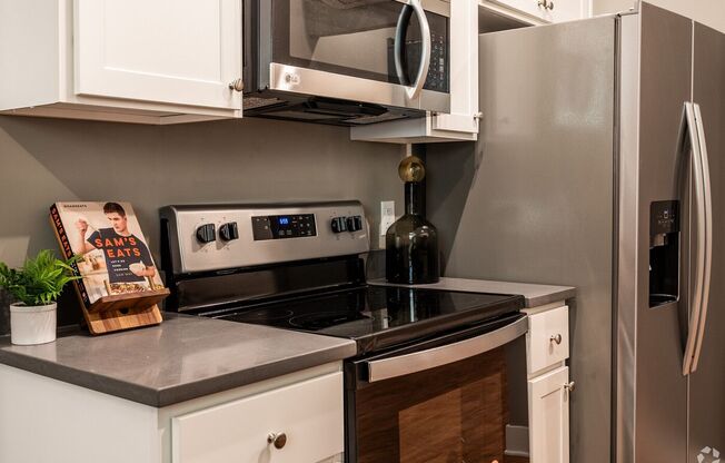 Studio, 1 bath, 480 sqft, $1,200, Unit 417