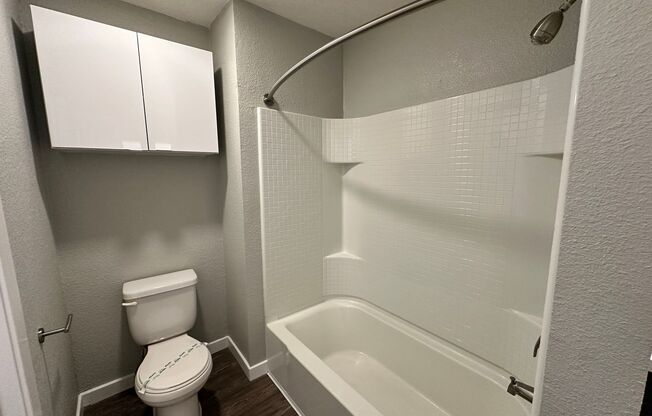 2 beds, 1 bath, 821 sqft, $2,790, Unit F036
