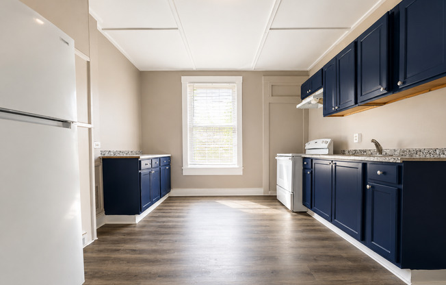 Charming Baltimore Rowhome | 2 Bedrooms + Den | 1 Bathroom | Hardwood Floors & Bonus Basement