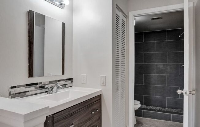 2 beds, 2 baths, $2,000, Unit APARTMENT 407