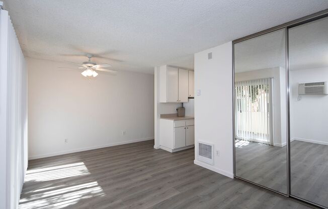 Studio, 1 bath, 410 sqft, $1,800, Unit 039