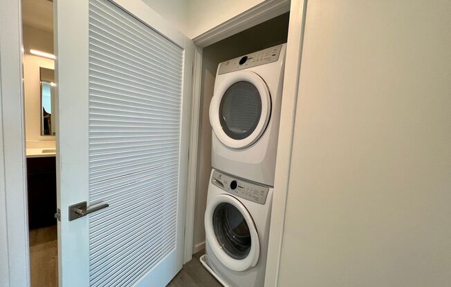 Studio, 1 bath, 450 sqft, $1,330, Unit 503