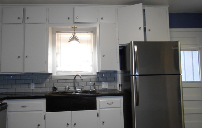 3 beds, 1 bath, $1,025