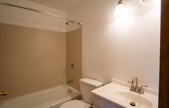 2 beds, 1 bath, $1,445, Unit 01