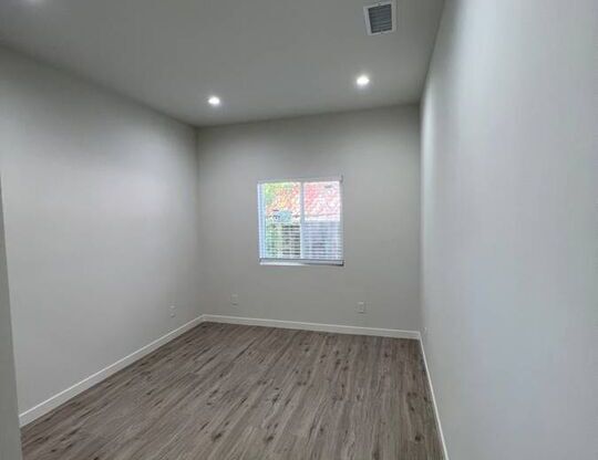 2 beds, 1 bath, 650 sqft, $2,600