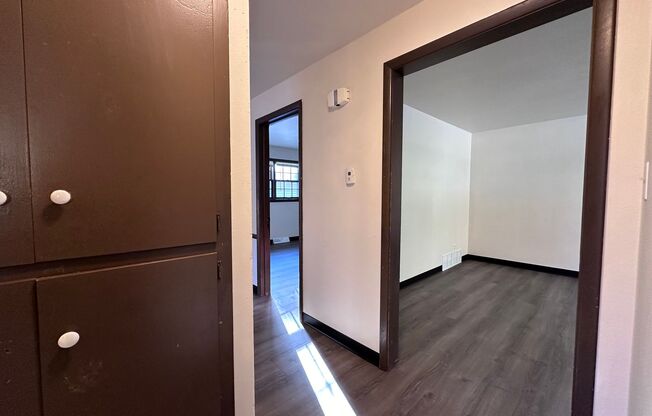 2 beds, 1 bath, 950 sqft, $945, Unit 121