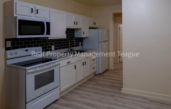 2 beds, 1 bath, $1,350, Unit Apt 2