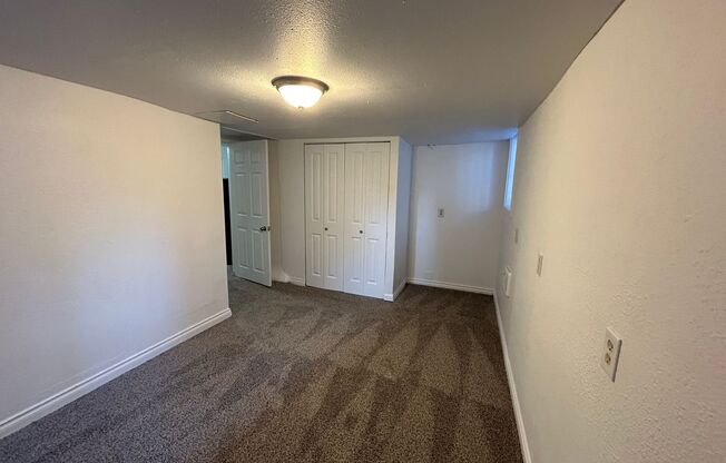 3 beds, 1 bath, 800 sqft, $1,150, Unit Unit F