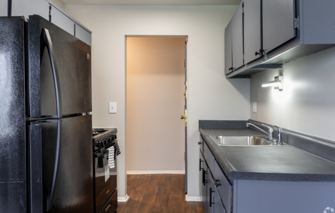 2 beds, 1 bath, 950 sqft, $1,290