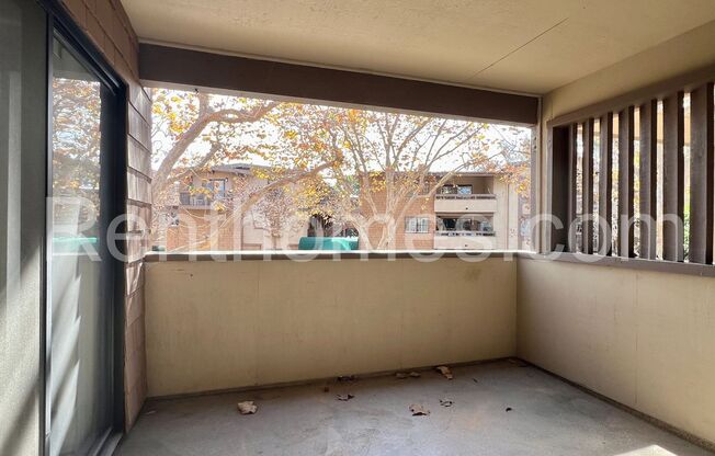 La Jolla, 8860 Villa La Jolla Dr #202, Great Location Near Shopping and UCSD!