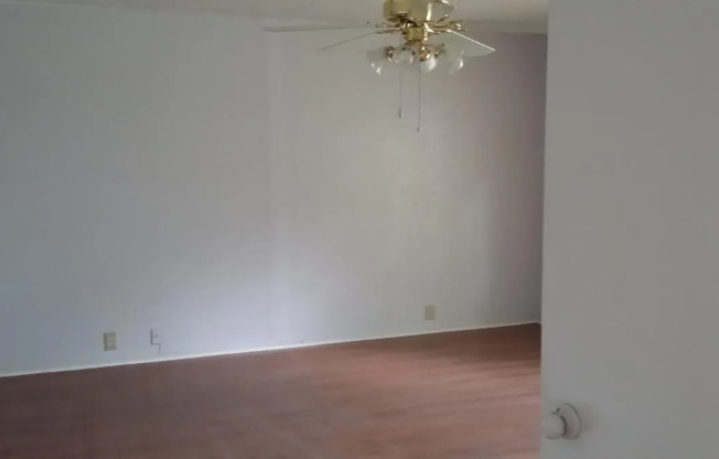 1709 WOODLAWN PKWY