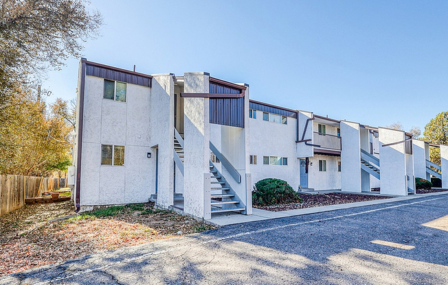 Elk Mountain Apartments