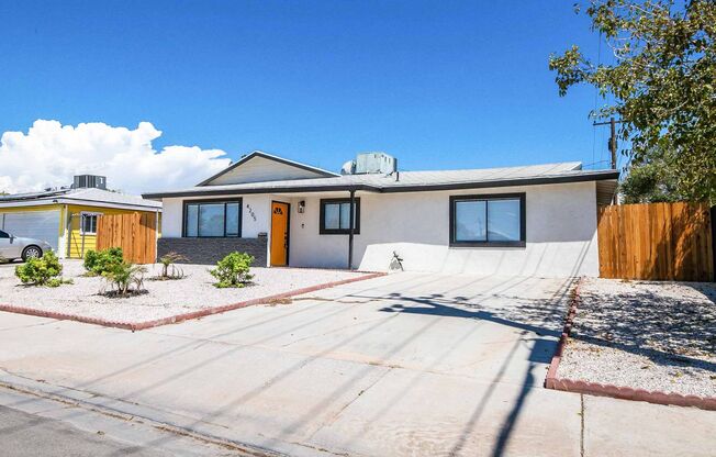 AMERICANA Property Mgmt - Fully furnished 1 story 4b house w pool in South Downtown.