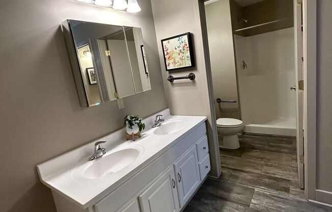 3 beds, 2 baths, 1,371 sqft, $2,100, Unit Apt. 201