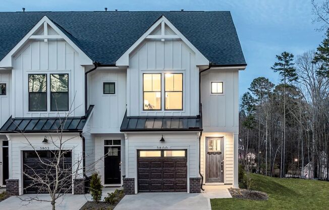 Stunning New Construction, 3BD Modern Townhome With Gorgeous Finishes & Amenities, Pet Friendly!