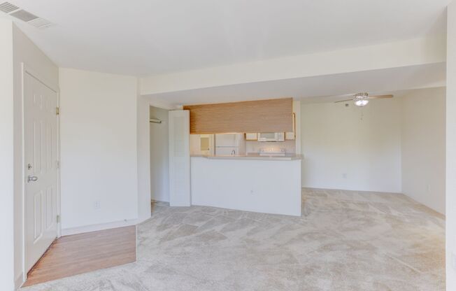 1 bed, 1 bath, 636 sqft, $1,600, Unit 15-306