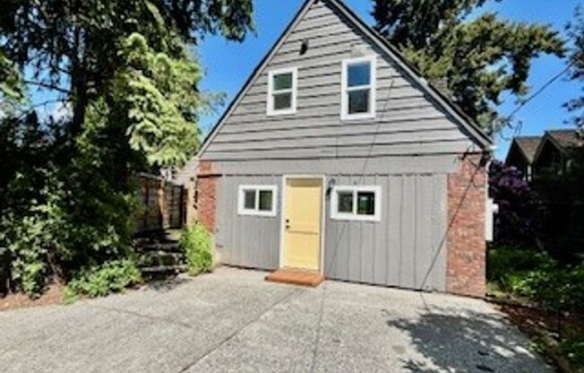 Classic Northwest Cottage With View of Lake Washington