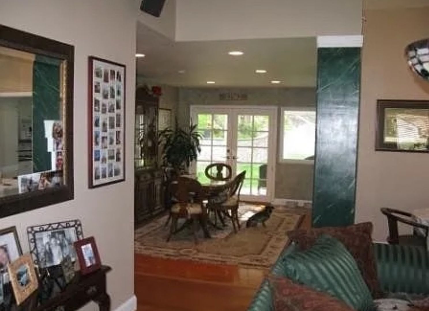 Lovely One Level home in Valencia!